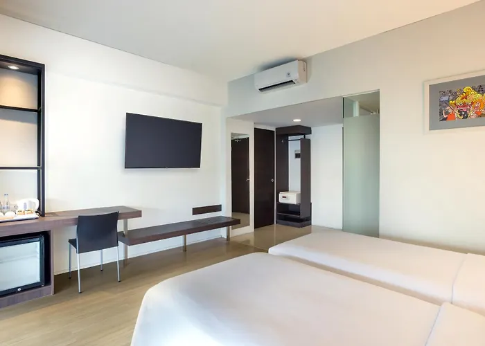 Harris & Residences Sunset Road Hotel 4*