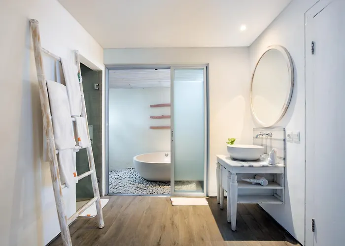 Hotel Harris Hotel&residences Sunset Road 4*